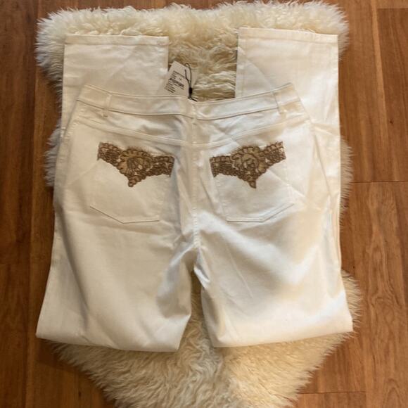 St. John Couture Women’s White Bootcut Jeans w/ Brown Lace Fringe Back Pockets - Picture 7 of 15